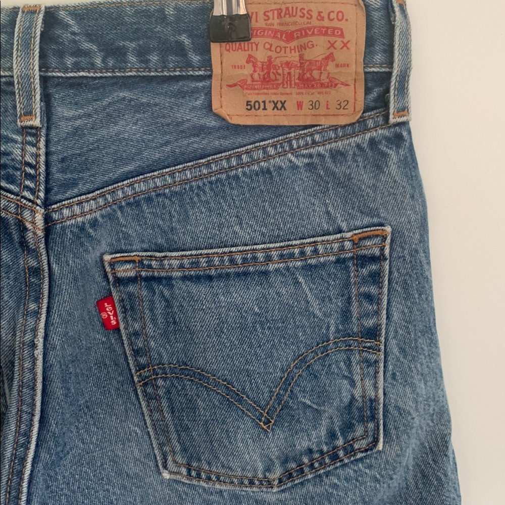Vintage Levi 501 Bermuda Shorts - Picture 3 of 4